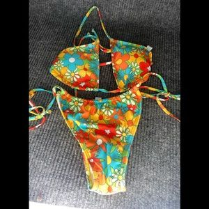 New floral retro string bikini size large